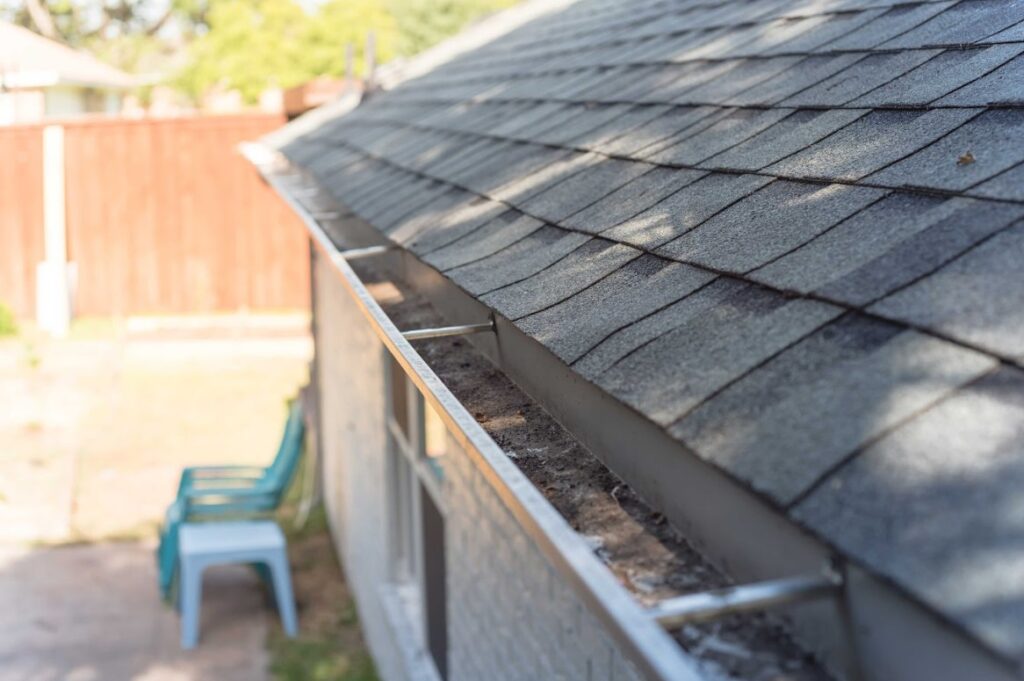 winter roof maintenance tips for Oklahoma Homeowners