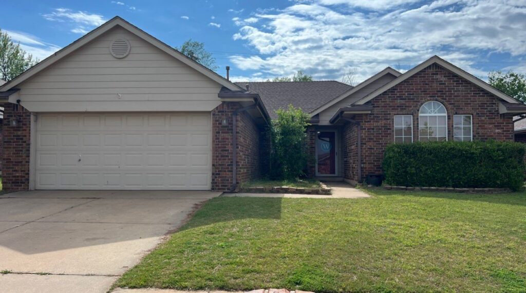 roofing contractor in Harrah, OK